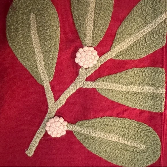 Pottery Barn Mistletoe Christmas Table Runner - Picture 2 of 4